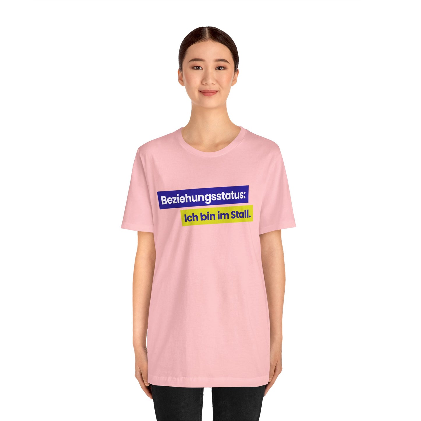 Beziehungsstatus: Ich bin im Stall. – Unisex T-Shirt